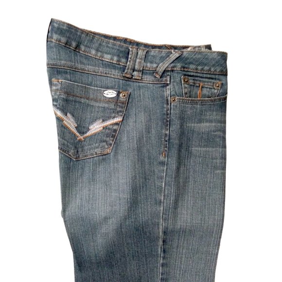 Size 7 Boot Cut Jeans with Fading, Denim  Jean, Candies Jeans, Stone Wash - Picture 5 of 11